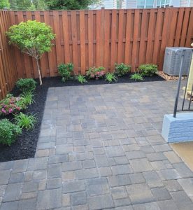 stone pavers & mulch bed planting
