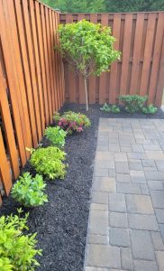 stone pavers & mulch bed plantings2