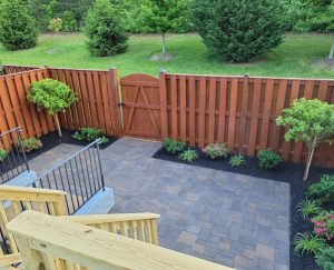 stone pavers & mulch bed plantings3
