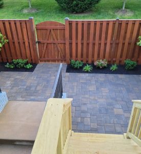 stone pavers & mulch bed plantings